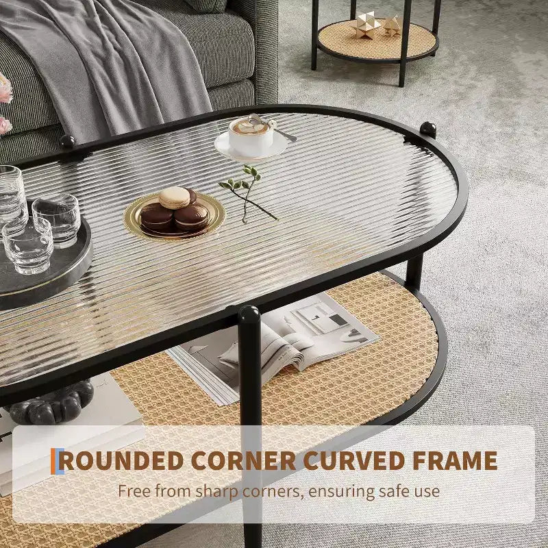 Tavolino da Caffè Ovale in Vetro, Vetro Temperato con Effetto Onde, Ripiano Portaoggetti in Rattan, Struttura in Metallo in Stile Boho Rustico