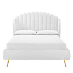 Letto a piattaforma con testiera ad ali e rivestimento in velluto