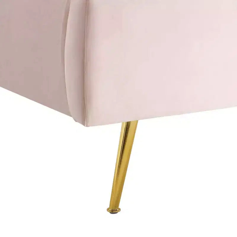 Letto a piattaforma con testiera ad ali e rivestimento in velluto