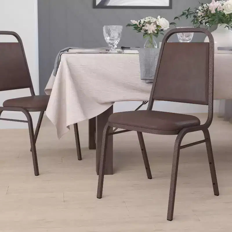 Sedia da banchetto impilabile con schienale trapezoidale - Seduta spessa 1,5 pollici